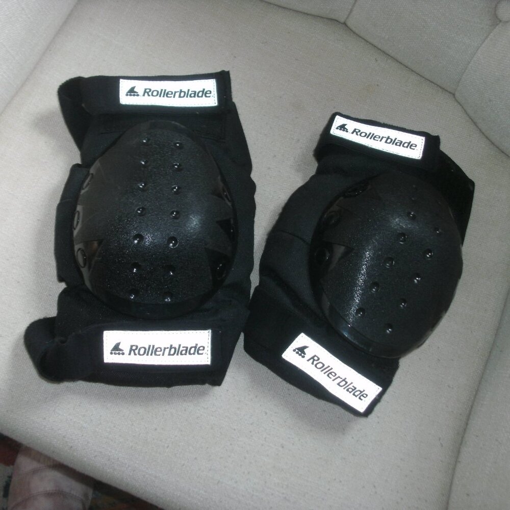 SET of Two Rollerblade Brand Skating Padded Knee Pads Black Adult Size MED